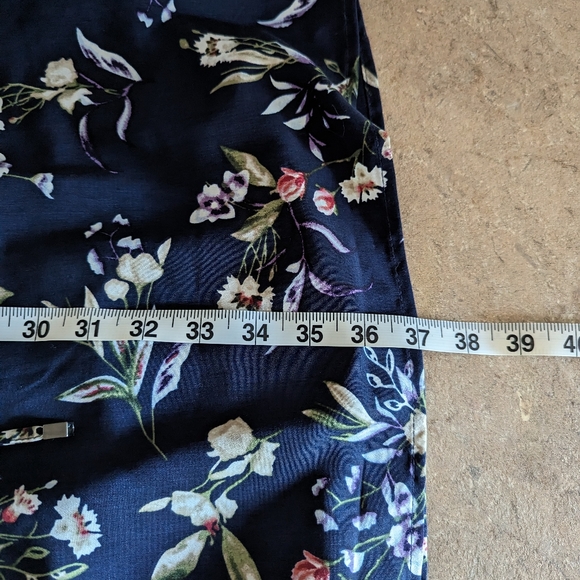 Floral Catharine Malandrino Dress with Cinch Waist and Button Detail - Picture 7 of 9